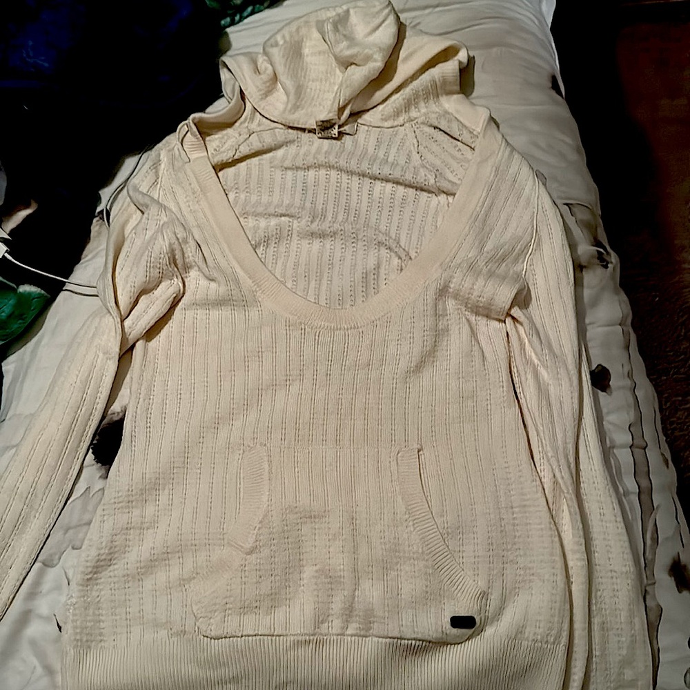 Roxy hoodie cream colored sweater